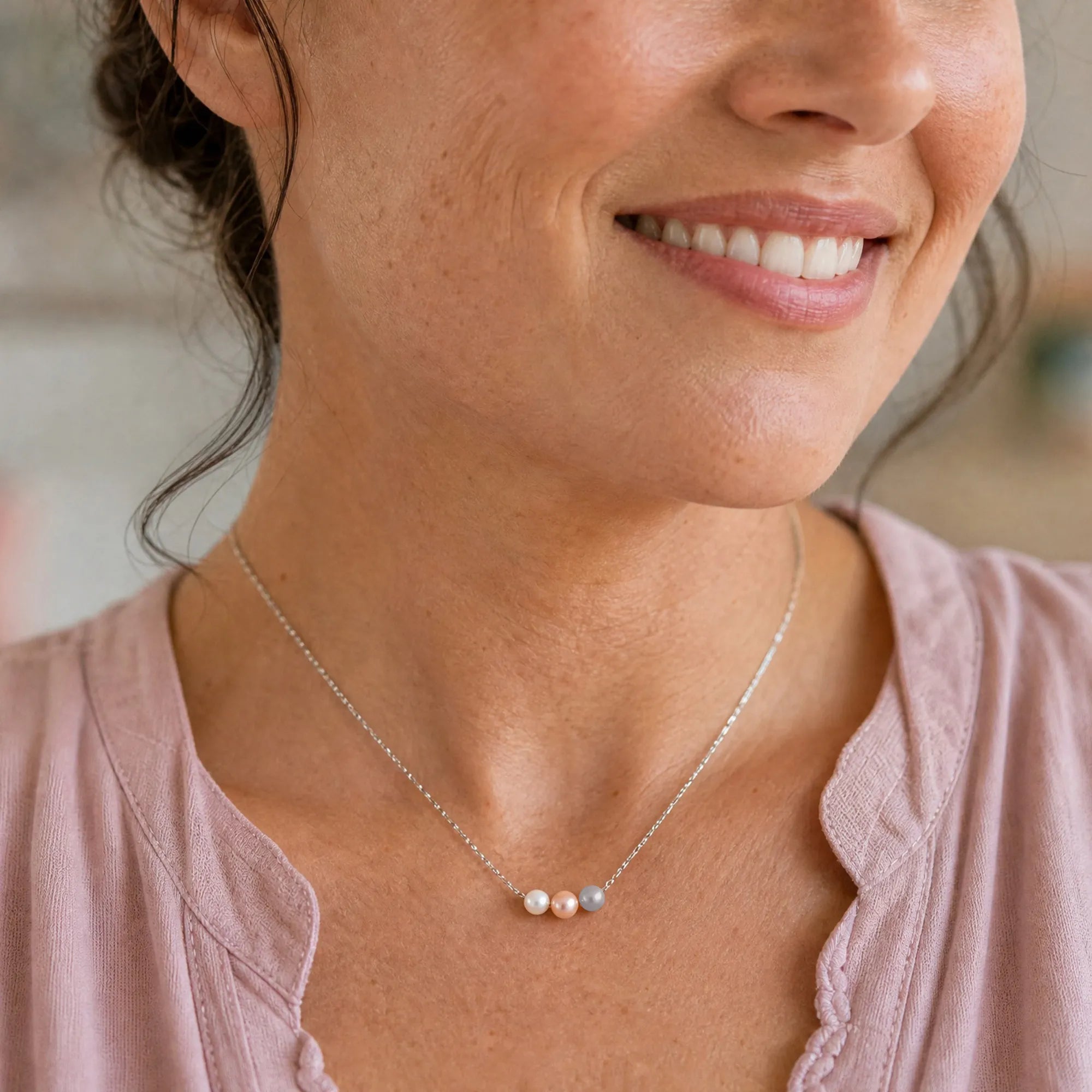 mom wearing a pearl birthday necklace gift
