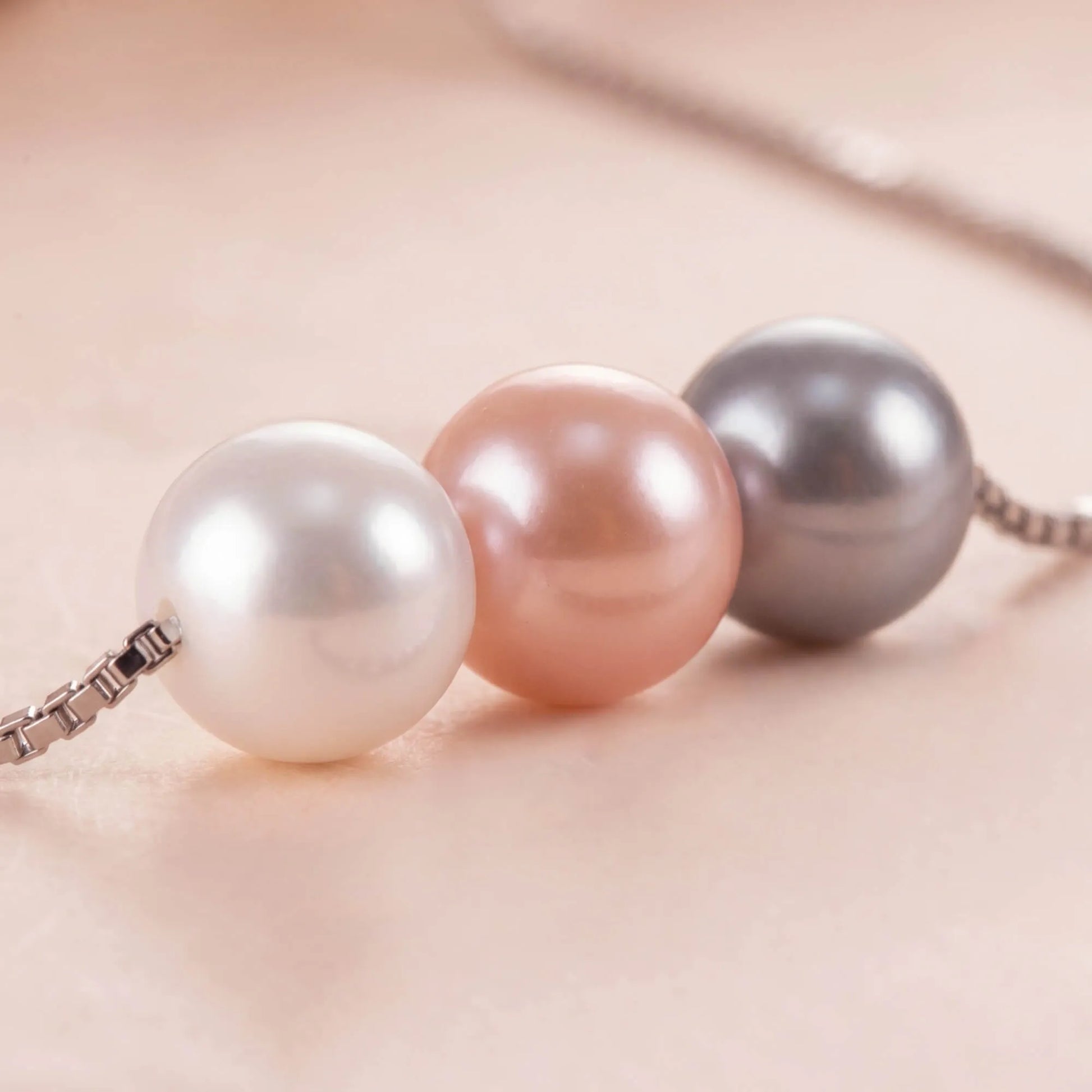 Three Pearls Generation Necklace