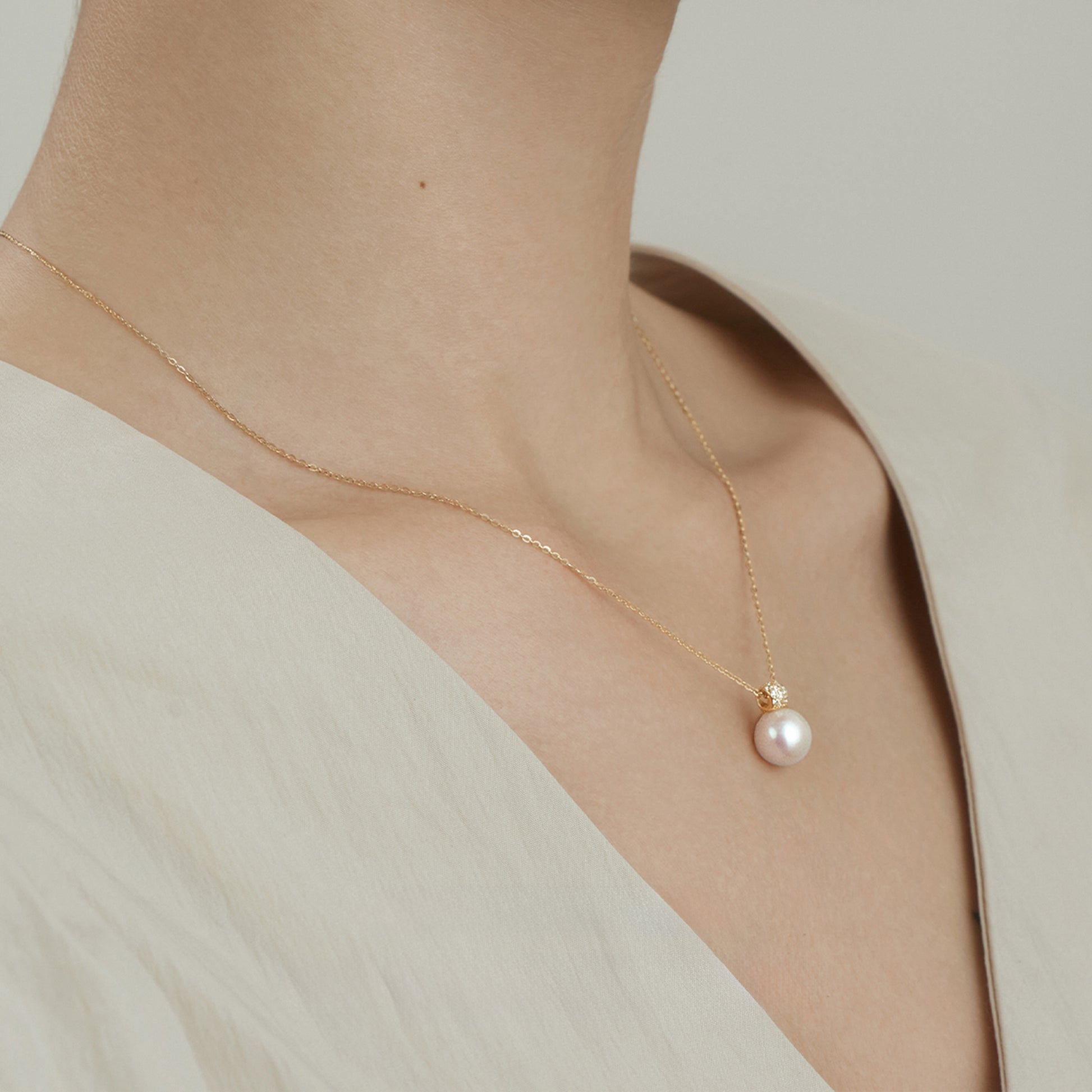 Single Pearl Necklace for Bonus Mom